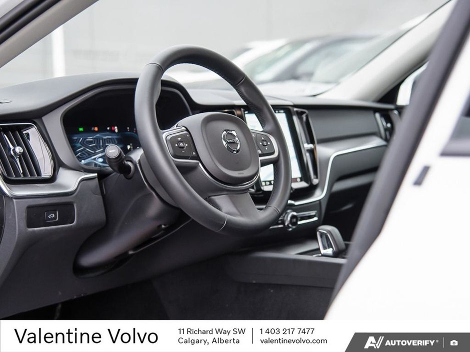 2025 Volvo XC60 Core Dark Theme-12