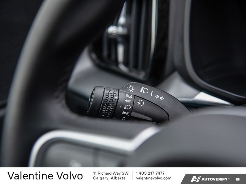 2025 Volvo XC60 Core Dark Theme-15