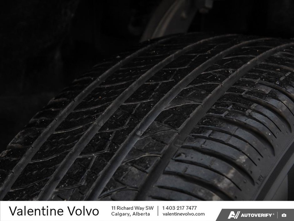 2025 Volvo XC60 Core Dark Theme-6