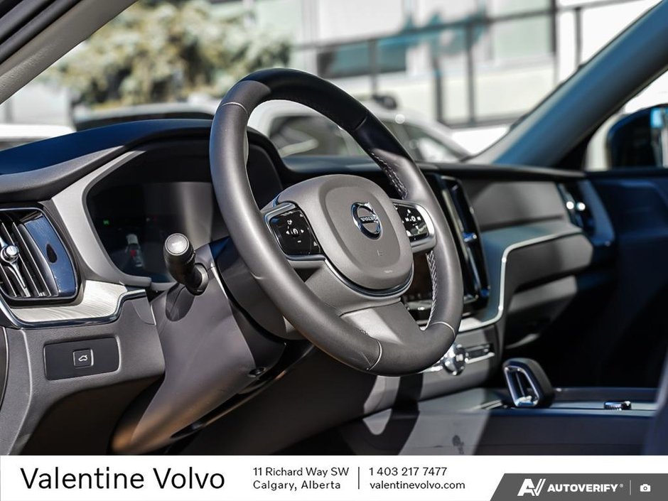2025 Volvo XC60 Plus Dark Theme-12