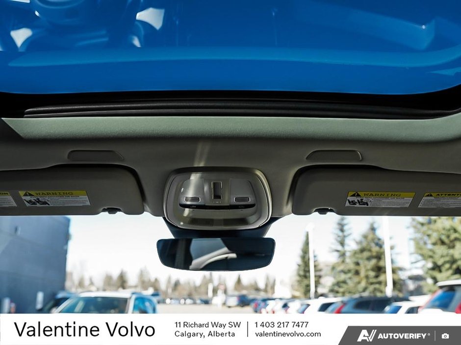 2025 Volvo XC60 Plus Dark Theme-25