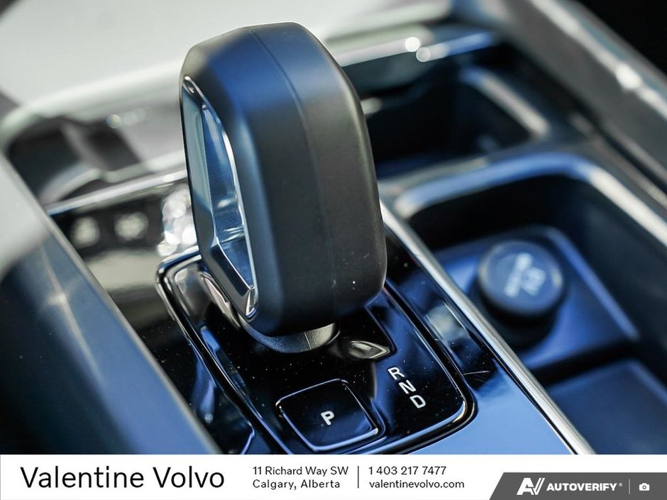 2025 Volvo XC60 Plus Dark Theme-18