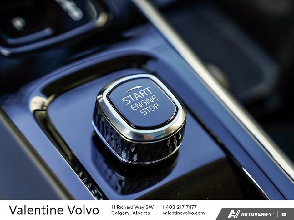 2025 Volvo XC60 Plus Dark Theme-27