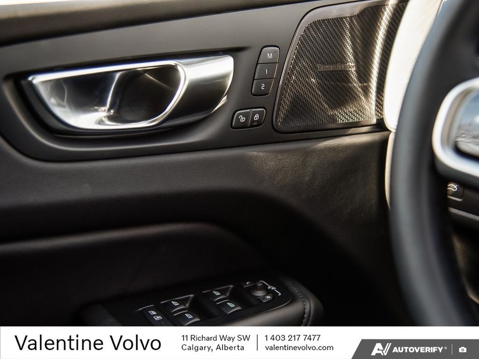 2025 Volvo XC60 Plus Dark Theme-16