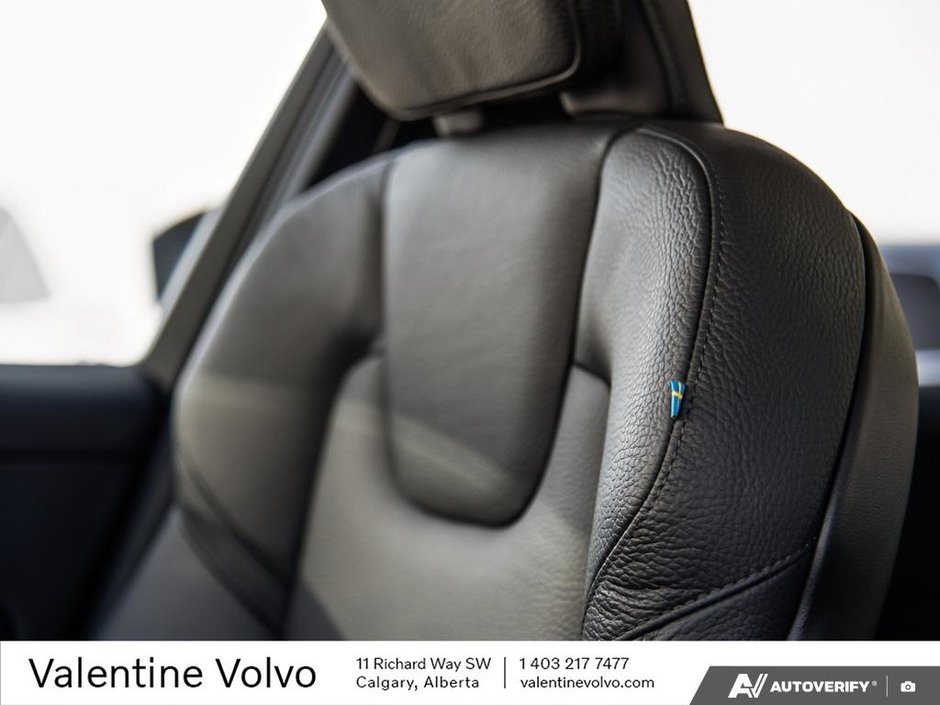 2025 Volvo XC60 Plus Dark Theme-22