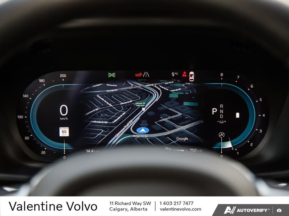 2025 Volvo XC60 Plus Dark Theme-14
