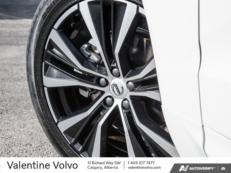 2025 Volvo XC60 Plus Dark Theme-5