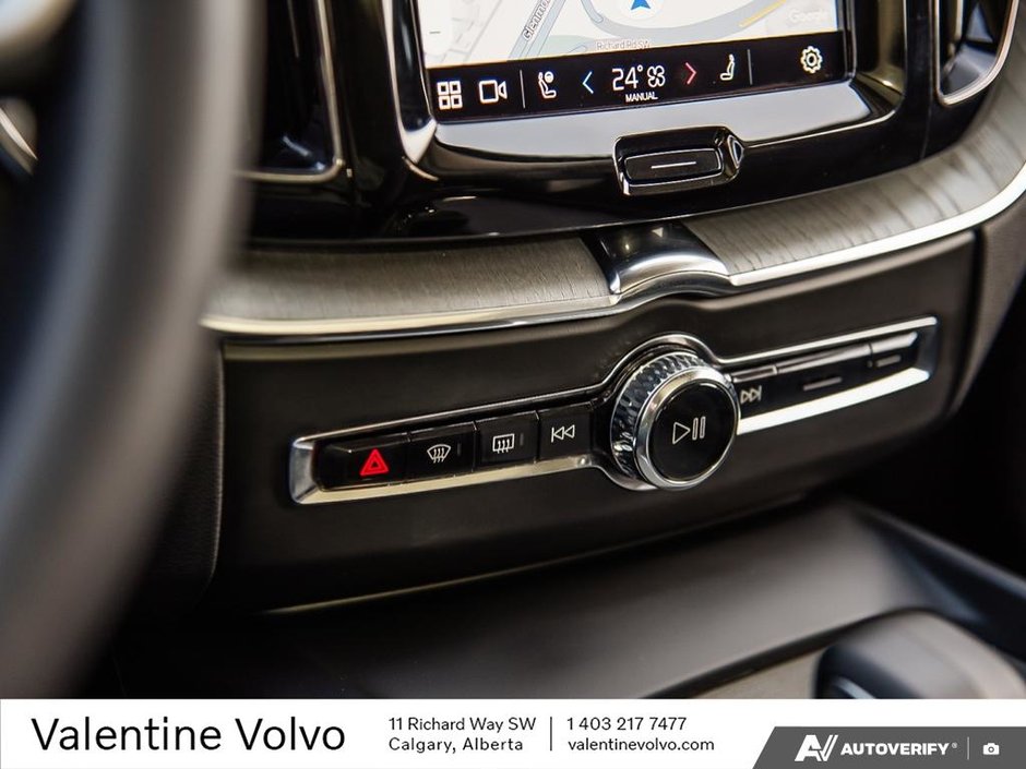 2025 Volvo XC60 Plus Dark Theme-19