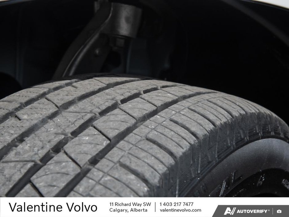 2025 Volvo XC60 Plus Dark Theme-6