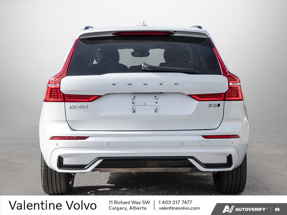 2025 Volvo XC60 Plus Dark Theme-4