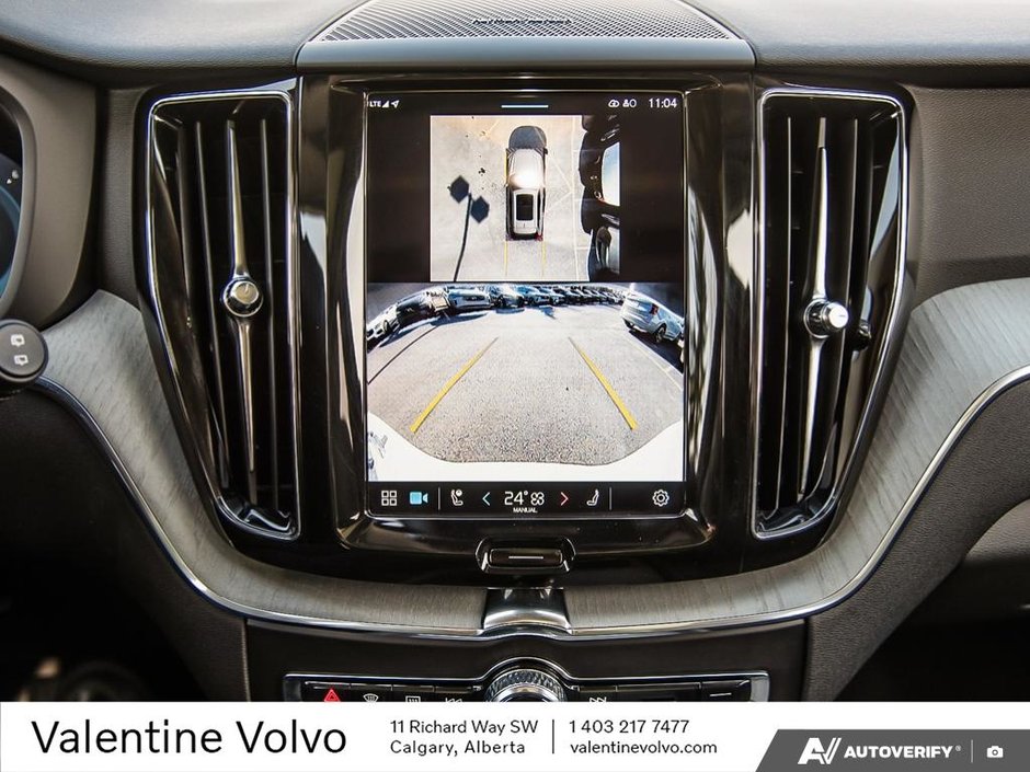 2025 Volvo XC60 Plus Dark Theme-26