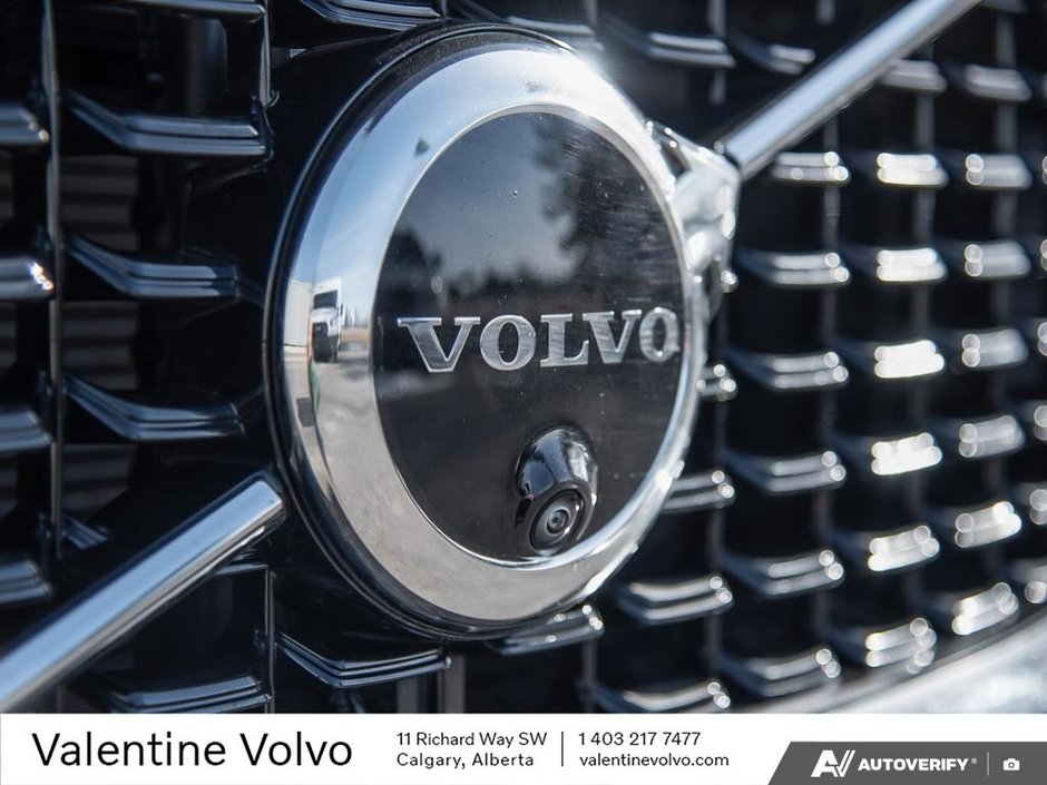 2025 Volvo XC60 Plus Dark Theme-8