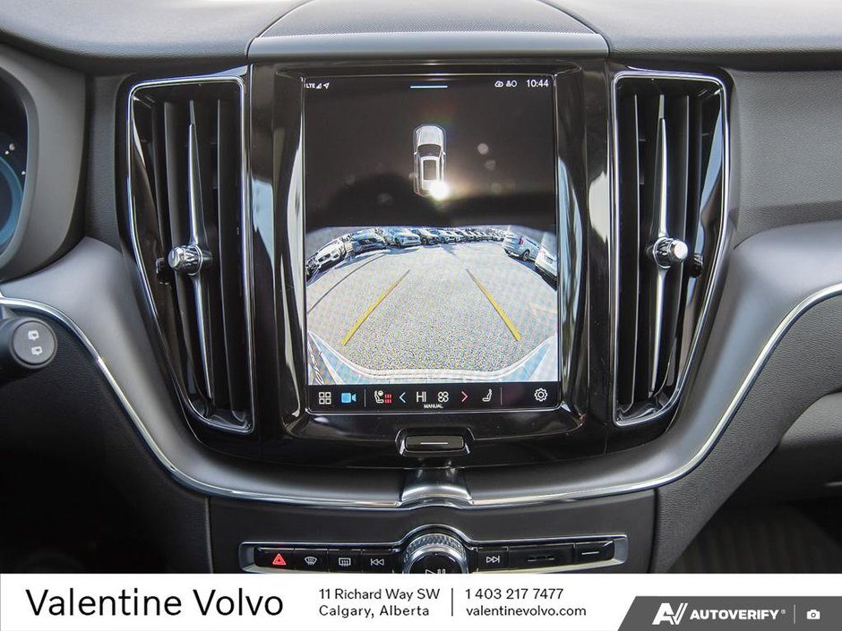 2025 Volvo XC60 Core Dark Theme-26