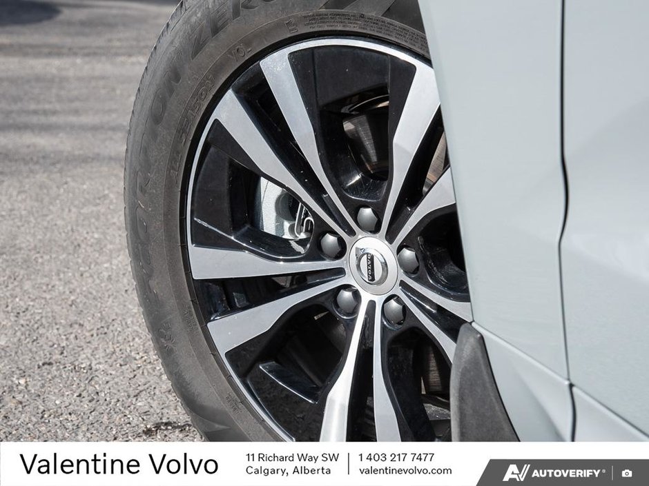 2025 Volvo XC60 Core Dark Theme-5
