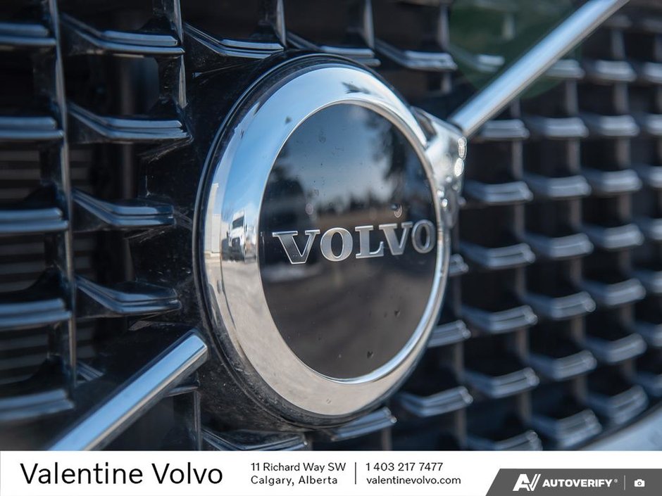 2025 Volvo XC60 Core Dark Theme-8