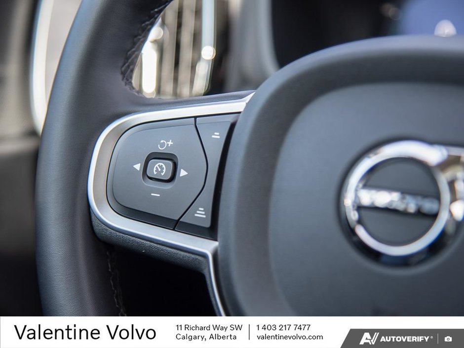 2025 Volvo XC60 Core Dark Theme-17