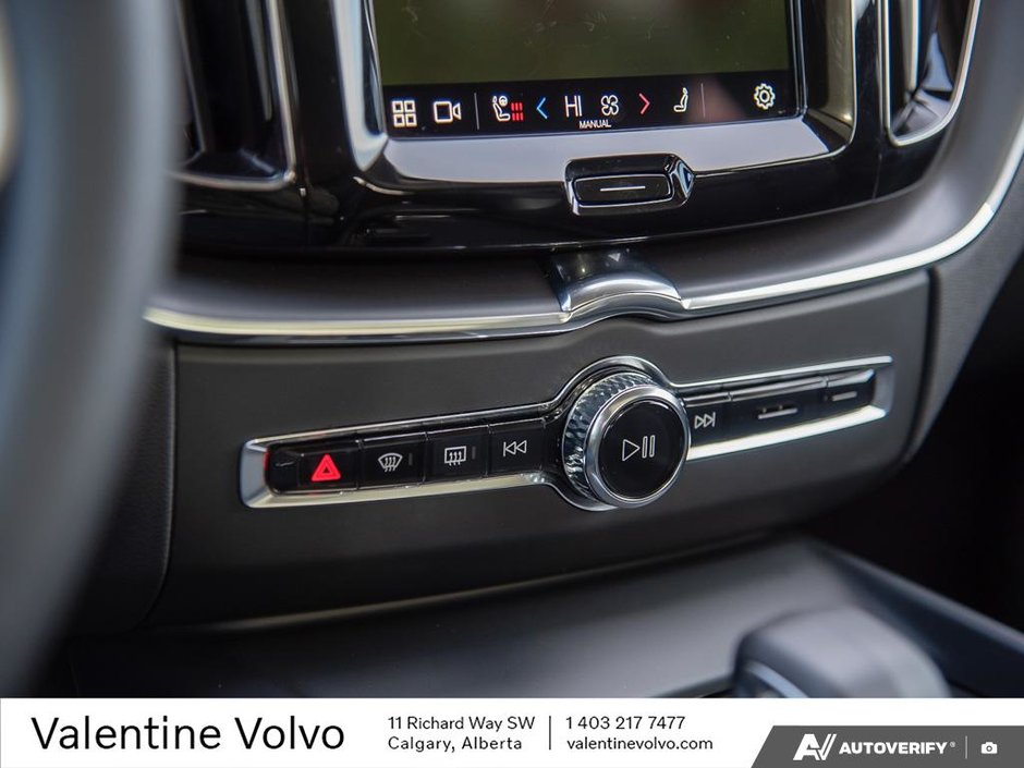 2025 Volvo XC60 Core Dark Theme-19