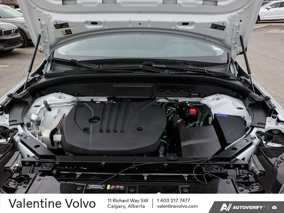 2025 Volvo XC60 Plus Dark Theme-7