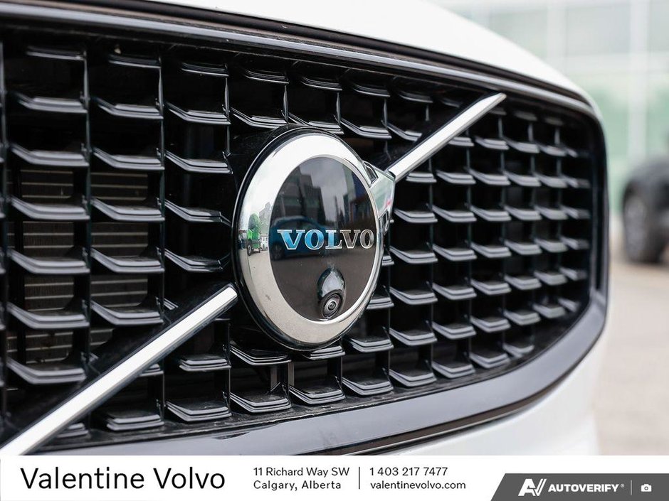 2025 Volvo XC60 Plus Dark Theme-8