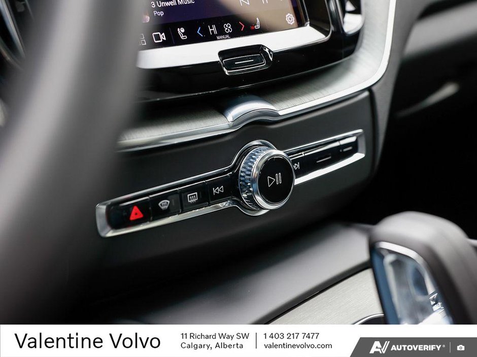 2025 Volvo XC60 Plus Dark Theme-19