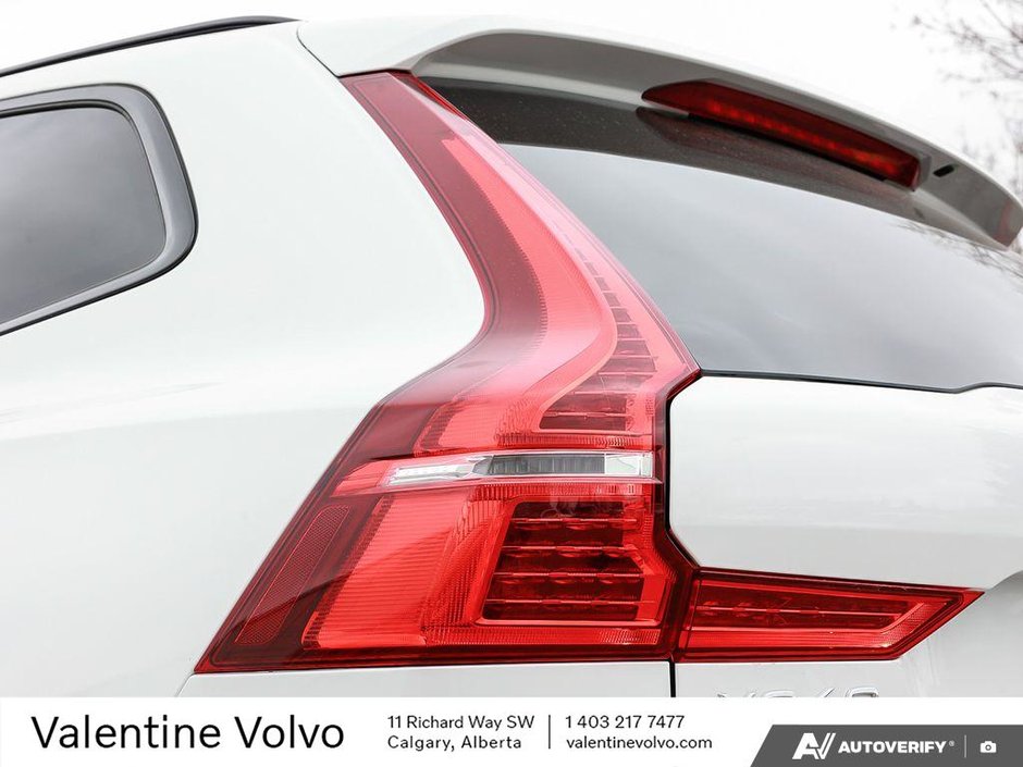 2025 Volvo XC60 Plus Dark Theme-11