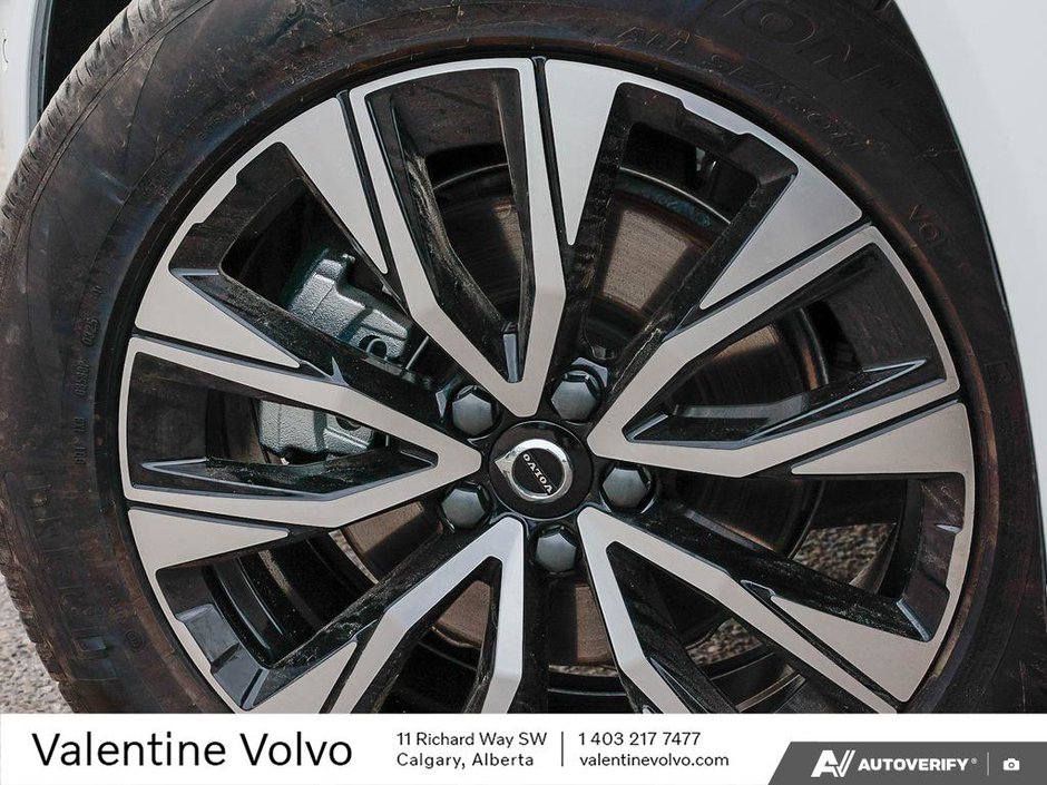 2025 Volvo XC60 Plus Dark Theme-5