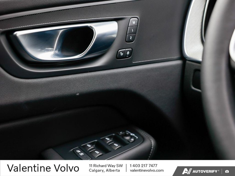2025 Volvo XC60 Plus Dark Theme-17