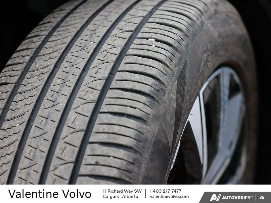 2025 Volvo XC60 Plus Dark Theme-6