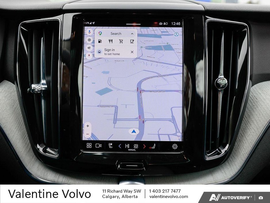 2025 Volvo XC60 Plus Dark Theme-25