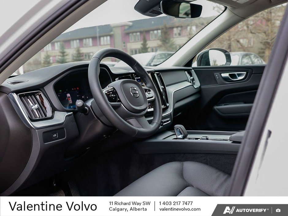 2025 Volvo XC60 Plus Dark Theme-12