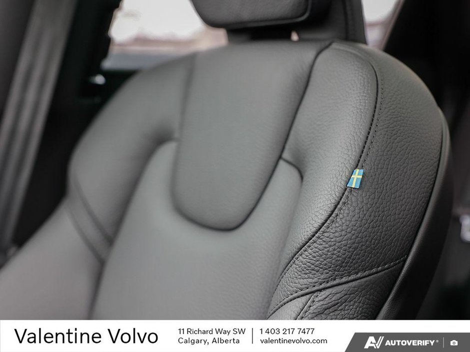 2025 Volvo XC60 Plus Dark Theme-22