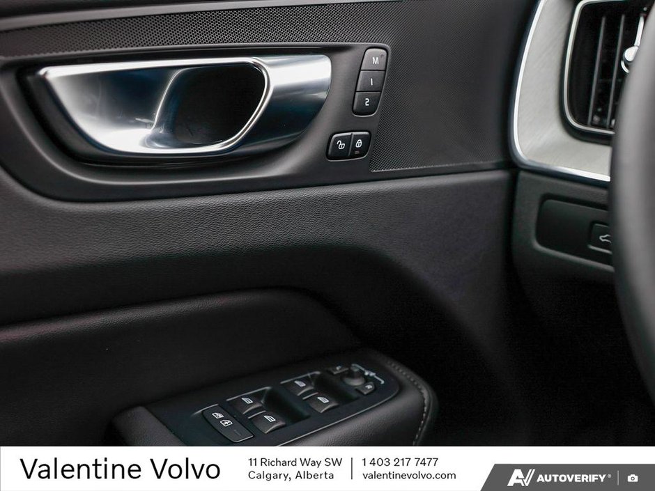 2025 Volvo XC60 Plus Dark Theme-17