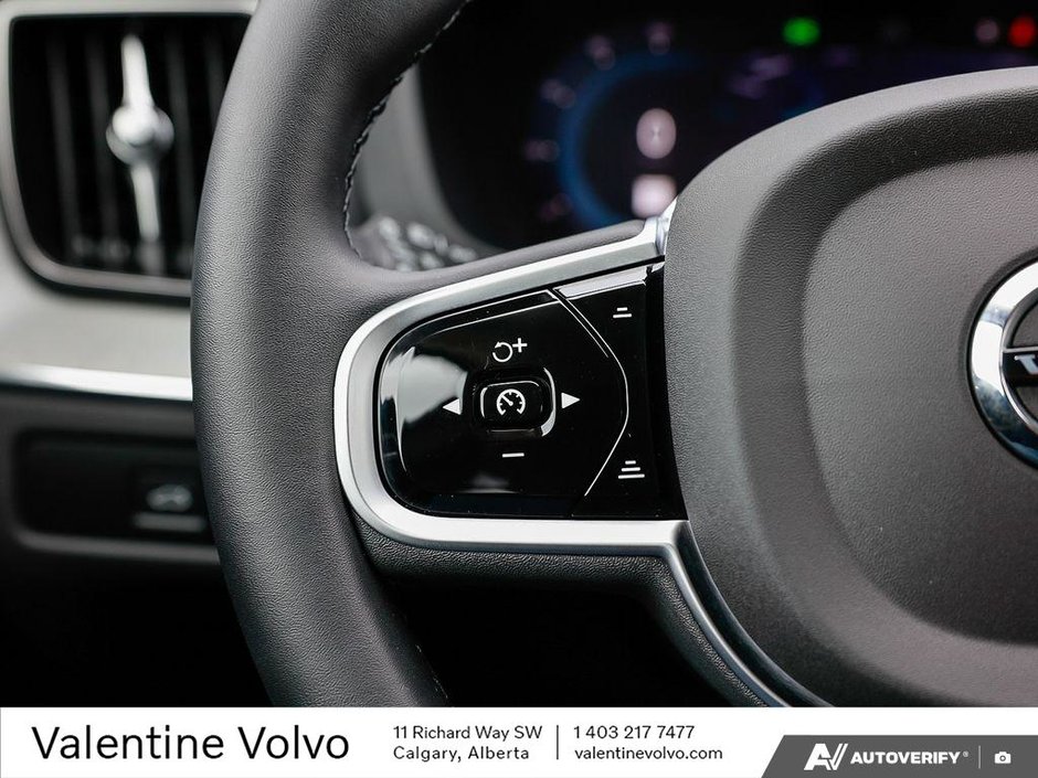 2025 Volvo XC60 Plus Dark Theme-16