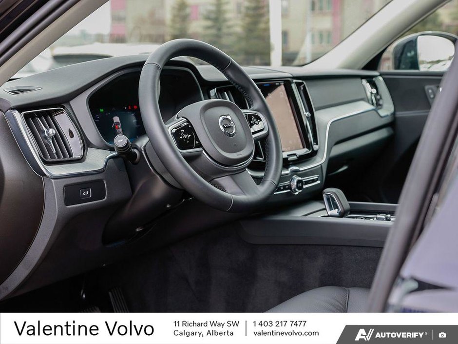 2025 Volvo XC60 Plus Dark Theme-12