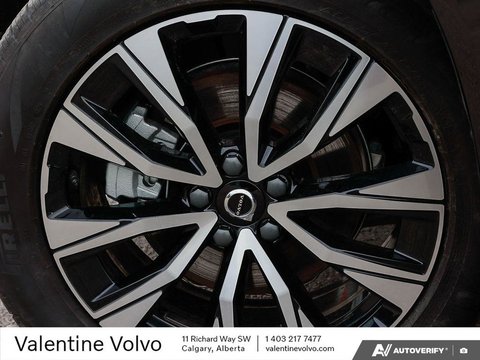 2025 Volvo XC60 Plus Dark Theme-5