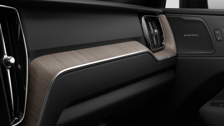 2026 Volvo XC60 Plus-8