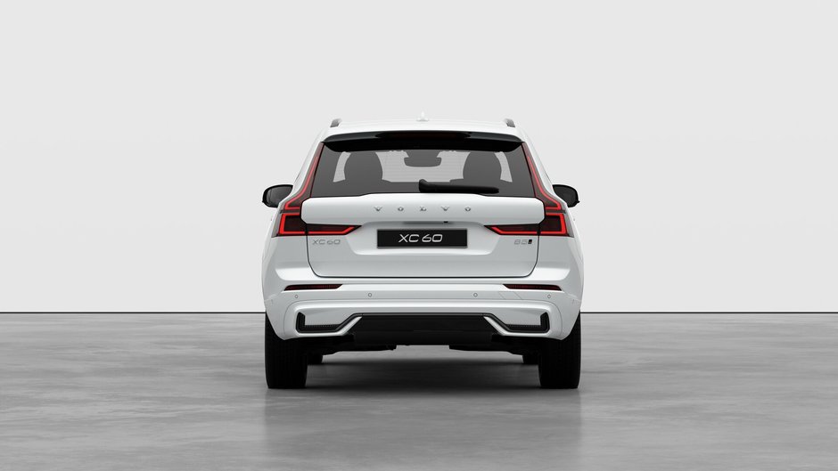 2027 Volvo XC60 Plus Dark Theme-5