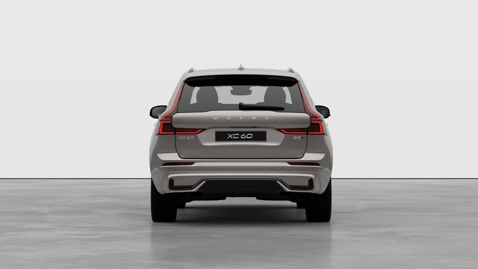 2027 Volvo XC60 Ultra (Dark Theme)-5