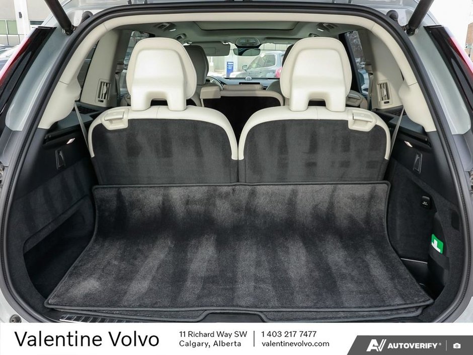 2025 Volvo XC90 Plug-In Hybrid Ultra Bright Theme-10