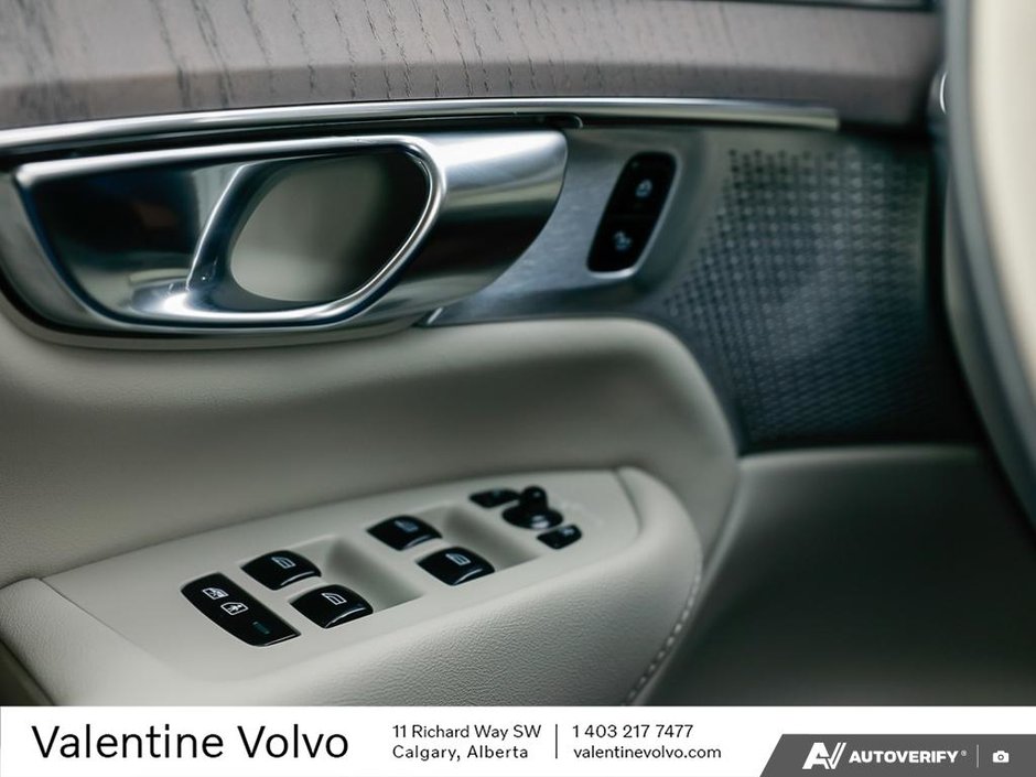 2025 Volvo XC90 Plug-In Hybrid Ultra Bright Theme-17