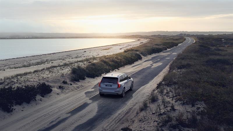 2026 Volvo XC90 Plug-in hybrid Plus 7-Seater (Dark Theme)-2