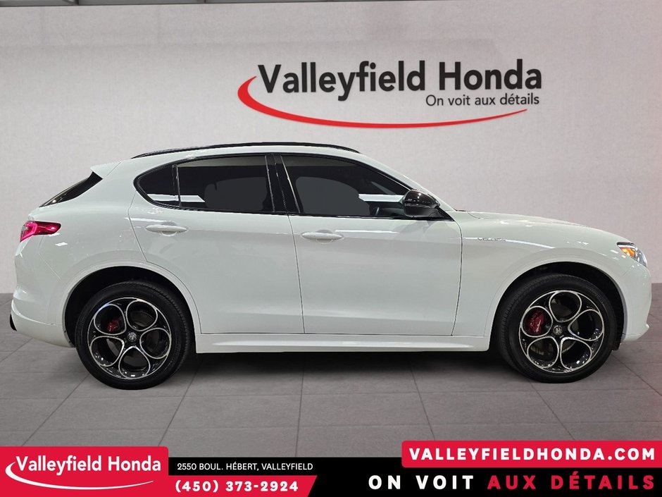 Alfa Romeo Stelvio Veloce AWD IMPECCABLE! 2022-3