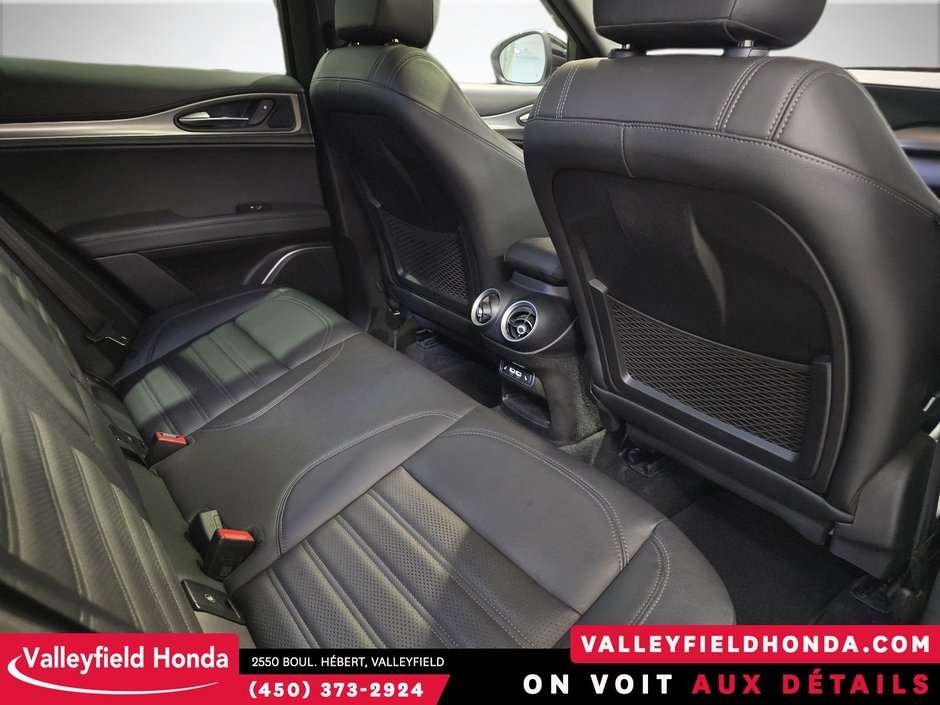 Alfa Romeo Stelvio Veloce AWD IMPECCABLE! 2022-16