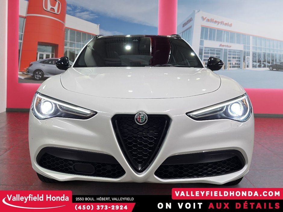 Alfa Romeo Stelvio Veloce AWD IMPECCABLE! 2022-1