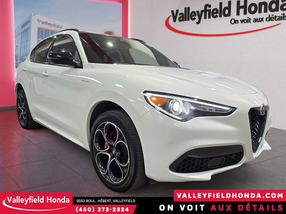 Alfa Romeo Stelvio Veloce AWD IMPECCABLE! 2022-2