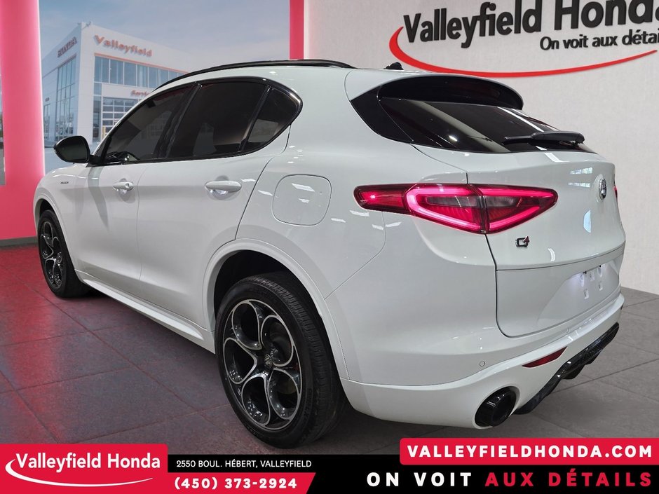 Alfa Romeo Stelvio Veloce AWD IMPECCABLE! 2022-10