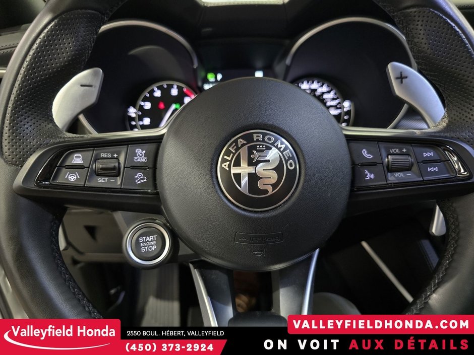 Alfa Romeo Stelvio Veloce AWD IMPECCABLE! 2022-22