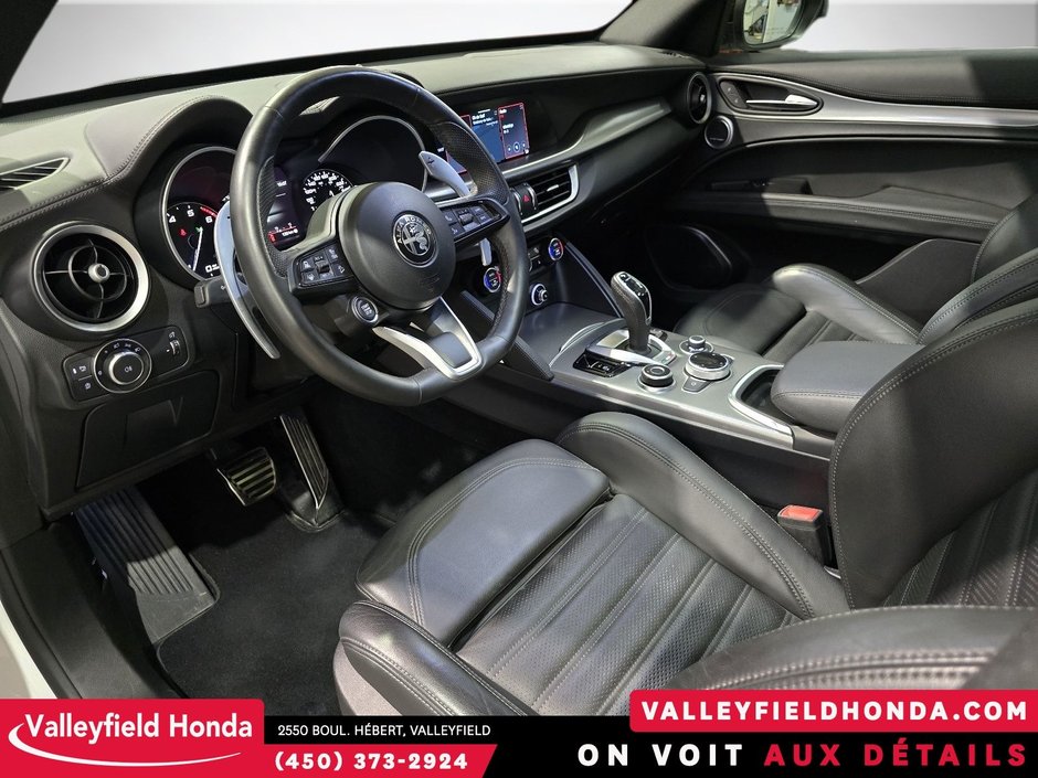 Alfa Romeo Stelvio Veloce AWD IMPECCABLE! 2022-15