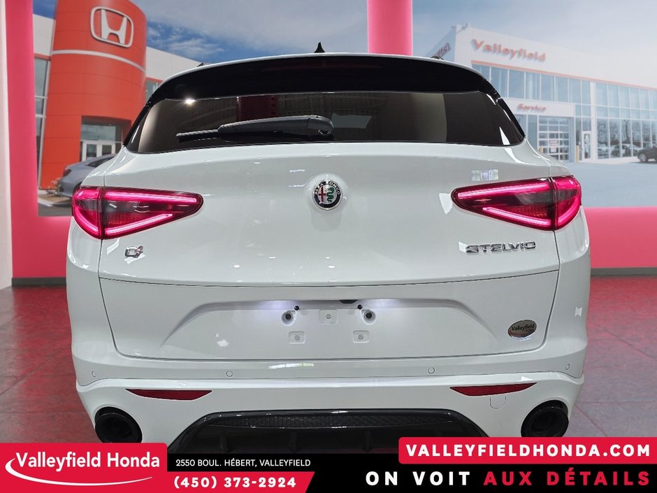 Alfa Romeo Stelvio Veloce AWD IMPECCABLE! 2022-8