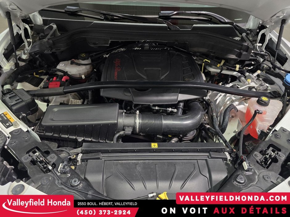 Alfa Romeo Stelvio Veloce AWD IMPECCABLE! 2022-36